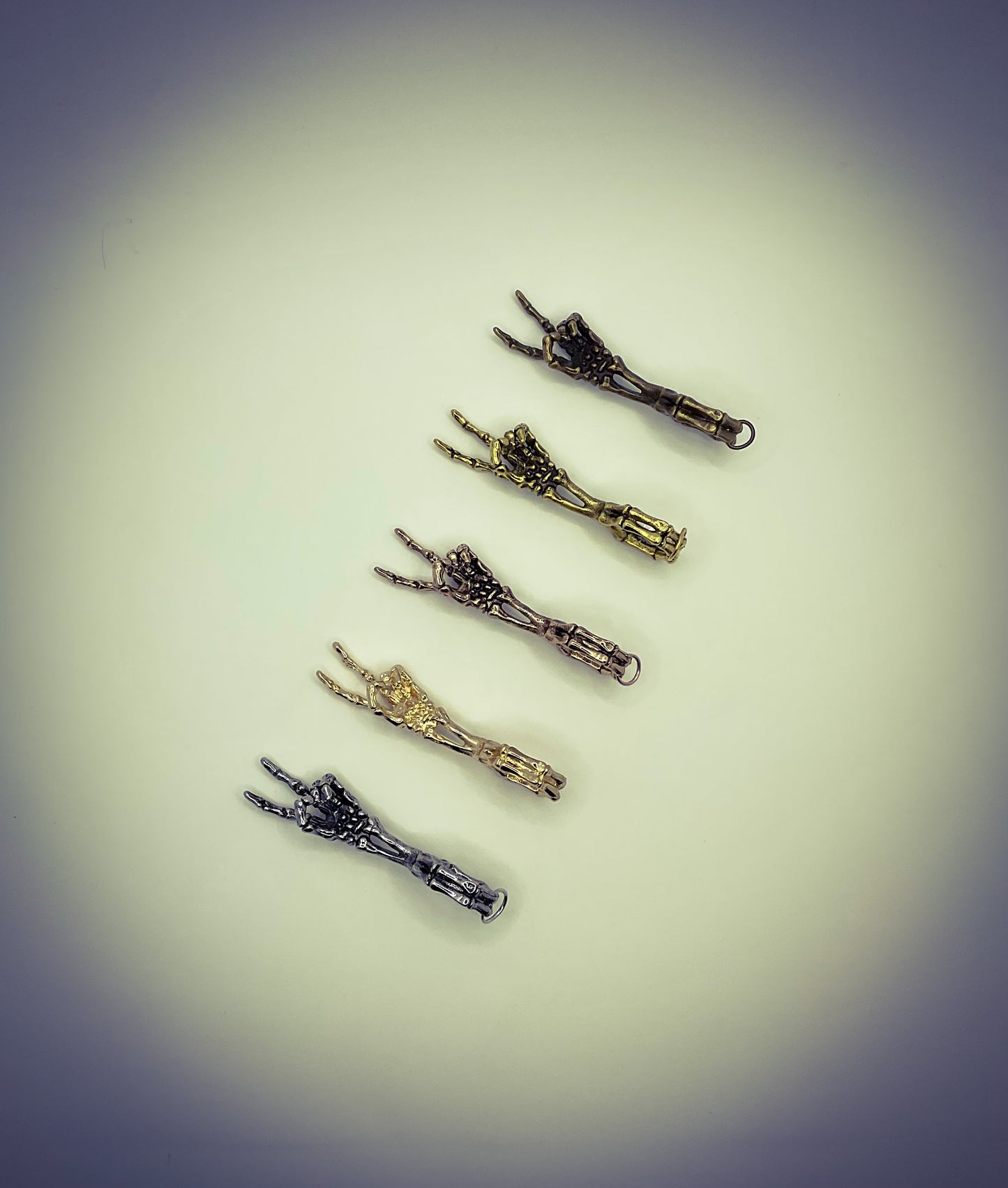 Peace Claw Holder