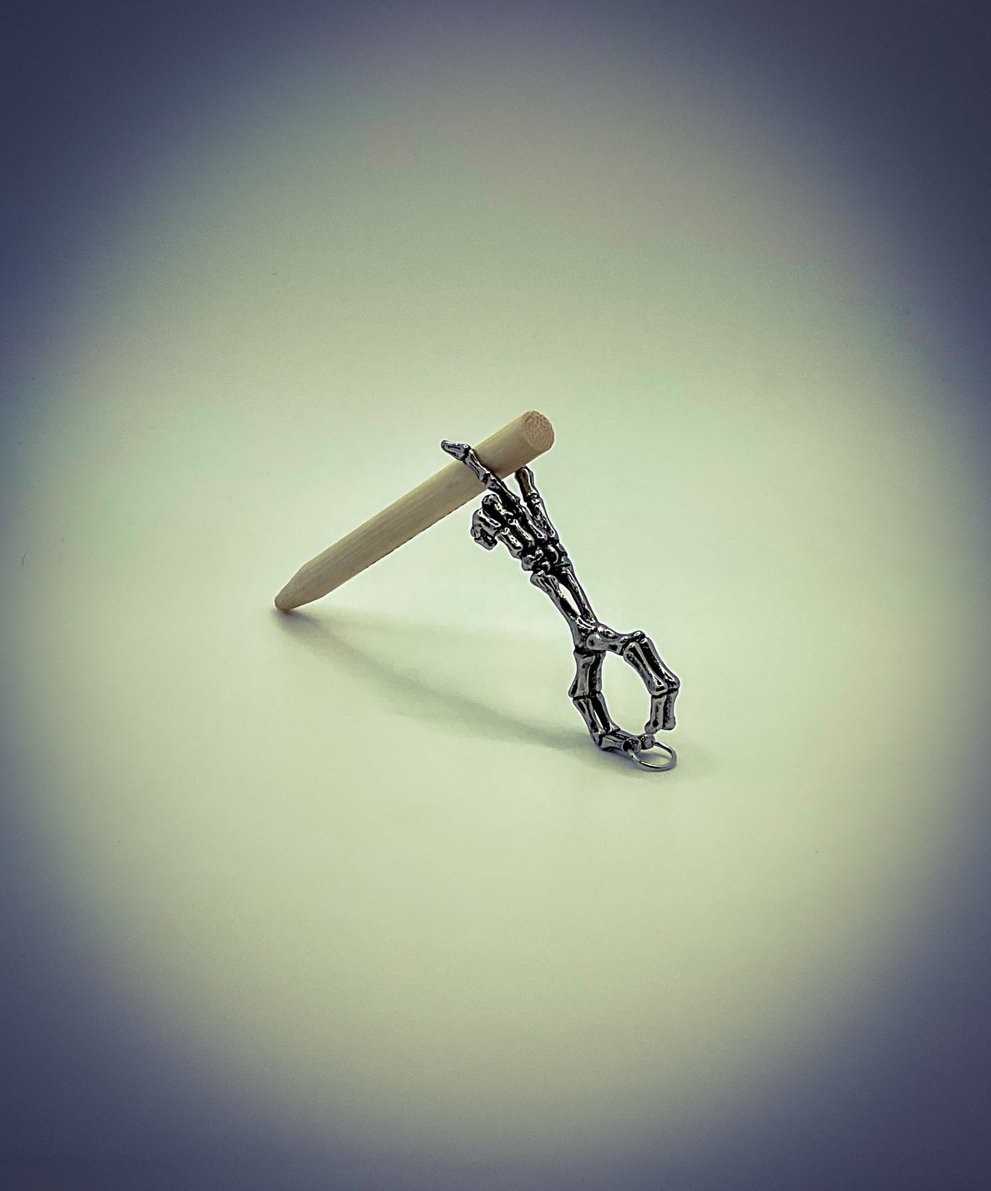 Peace Claw Holder